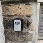 R&d Golden House Apartment Rom